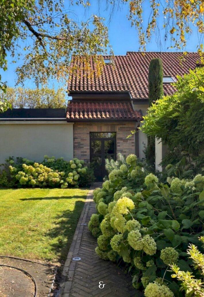 Photo 2 of the property MCM