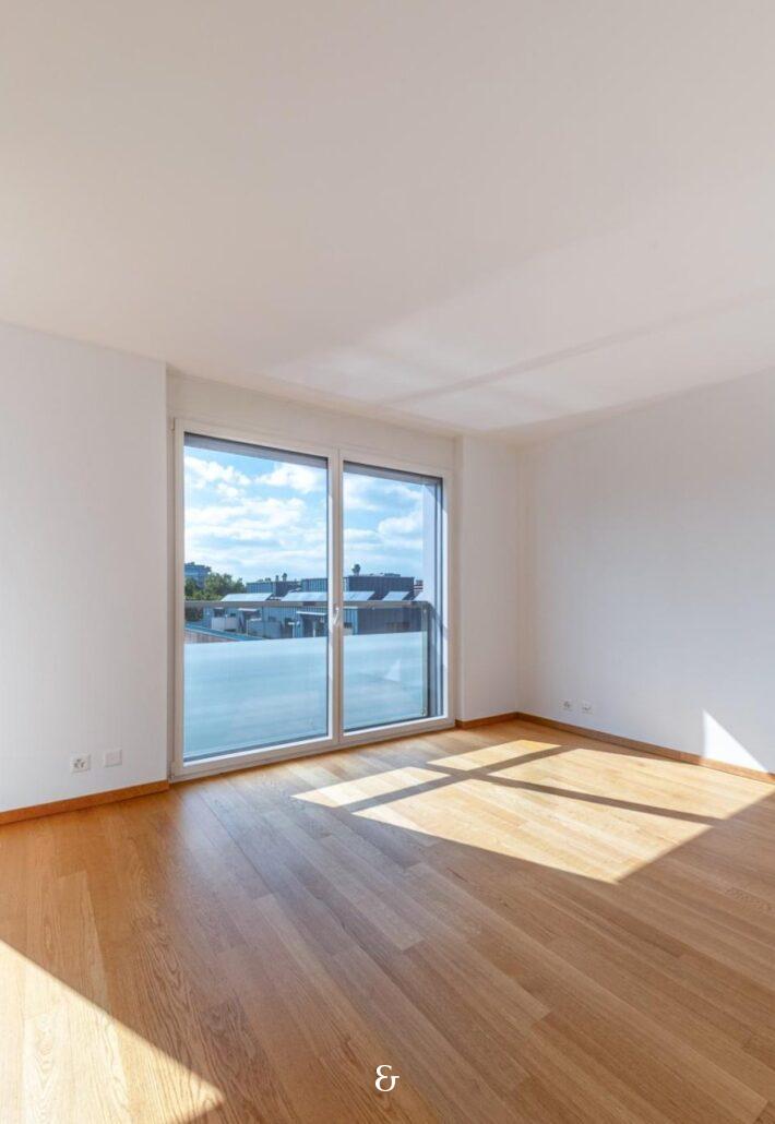 Photo 2 of the property 7358.450010